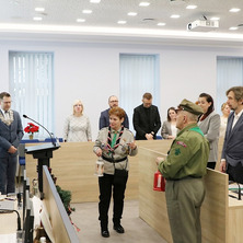 Harcerze przekazali Betlejemskie Światełko Pokoju. Uroczyście na sesji