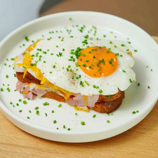 Pomysły na letnie  śniadanie z rusztu. Baw się smakami