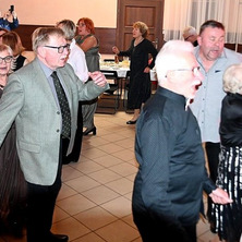 Radość na parkiecie. Karnawałowe spotkanie seniorów w Rynarzewie