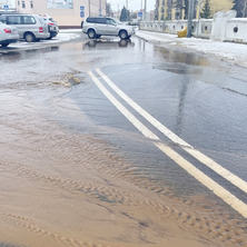 Woda płynie ulicami miasta. Doszło do awarii <font color=