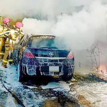 Opel w ogniu. Auto spłonęło doszczętnie