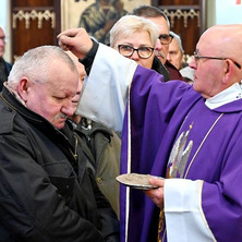 Wierni rozpoczęli Wielki Post. Środa Popielcowa w Nakle