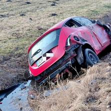 Dachował samochód osobowy. Występowały utrudnienia w ruchu