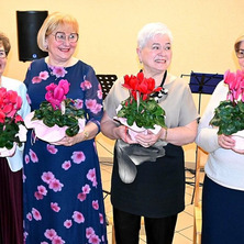 Seniorzy świętowali Dzień Kobiet. Spotkanie pełne muzyki i humoru