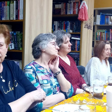 Święto kobiet w bibliotece. W doskonałych nastrojach