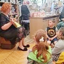 Z wizytą w bibliotece. Spotkanie poświęcone mamom