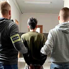 Nielegalni imigranci zatrzymani. Jedna z osób ukryła się w bagażniku